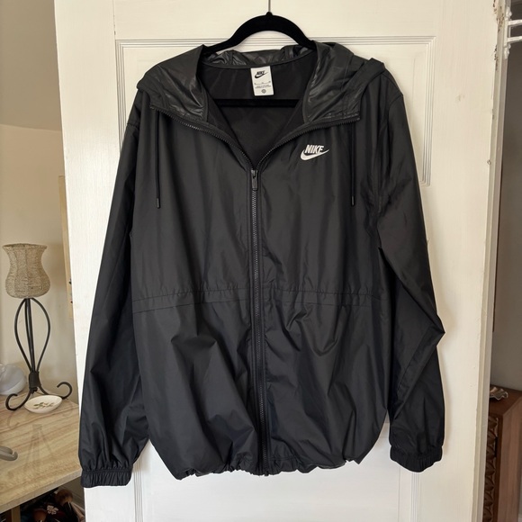 Nike Women’s Black Windbreaker Jacket - Picture 5 of 5